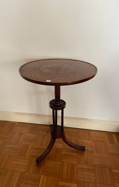 null Pedestal table with tripod central shaft and tilting top inlaid with foliage...