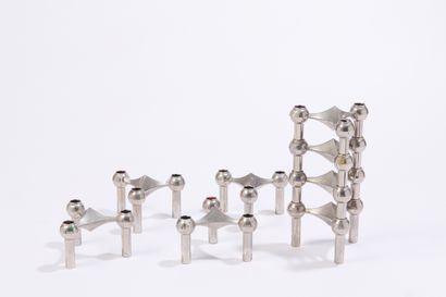 null Werner STOFF Hans NAGEL 

Modular candlesticks in silver plated metal

Worn