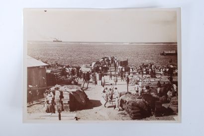 null Anonyme,vers 1900

Huit photographies autour de Madagascar montrant la Gare...