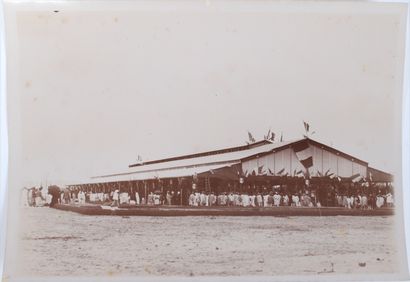 null Anonyme,vers 1900

Huit photographies autour de Madagascar montrant la Gare...