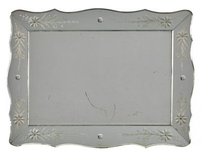 null Deux miroirs de style vénitien

Travail moderne

58 x 79 cm et 55 x 70 cm