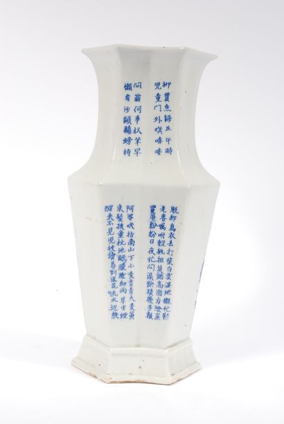 null Chine

Vase double losange en porcelaine à décor en bleu sous couverte de paysage...