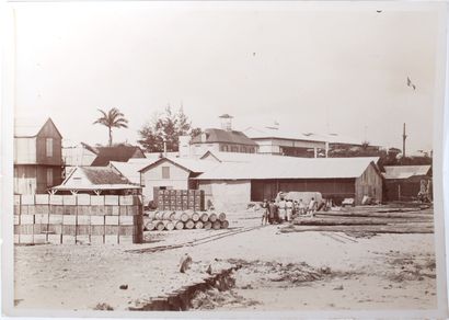 null Anonyme,vers 1900

Huit photographies autour de Madagascar montrant la Gare...