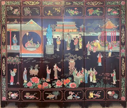 null China, 20th century 

Large six-leaf folding screen decorated in the Coromandel...