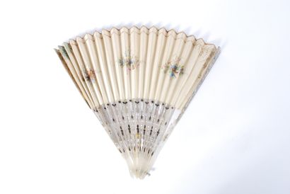 null Mother-of-pearl fan with openwork decoration on vellum leaf, decorated with...