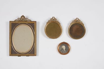 null Set of bronze and gilt brass miniature frames 

H. 26 and 14 cm - D. 8 cm