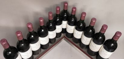  12 bouteilles Château LARMANDE - Saint Emilion Grand cru 1985 
Etiquettes légèrement...
