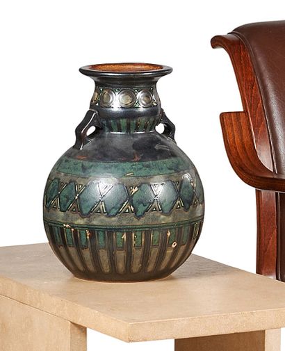 null ODETTA – QUIMPER

Paire de vases en céramique à corps ovoïde épaulé et col conique...