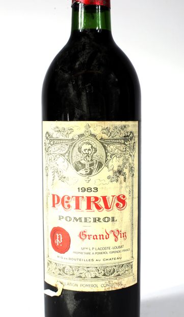  1 bouteille PETRUS 1er Gcc pomerol 1983 
Étiquette légèrement tachée, capsule légèrement...