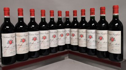  12 bouteilles Château POUJEAUX - Moulis 1988 
Etiquettes légèrement tachées. 
 
Nous...