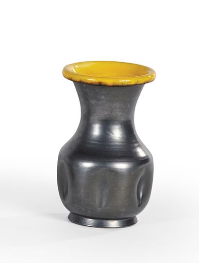 VALLAURIS (dans le goût de) 
Vase en céramique...