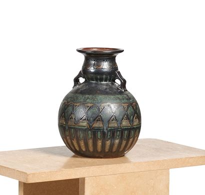 null ODETTA – QUIMPER

Paire de vases en céramique à corps ovoïde épaulé et col conique...