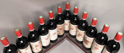 null 12 bouteilles Château POUJEAUX - Moulis 1985 

Etiquettes légèrement tachées...