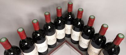  10 bouteilles Château LAGRANGE - 3e Gcc Saint-Julien 1983 
Etiquettes légèrement...
