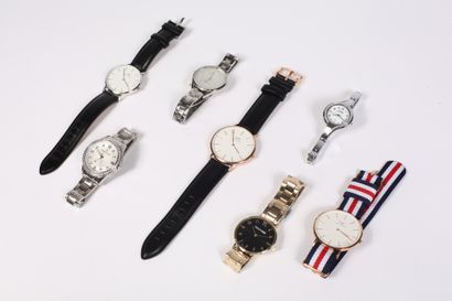 null 
* Lot de montres neuves et bracelets provenant du stock d'une bijouterie après...