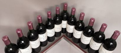  12 bouteilles Château LARMANDE - Saint Emilion Grand cru 1989 
2 étiquettes légèrement...