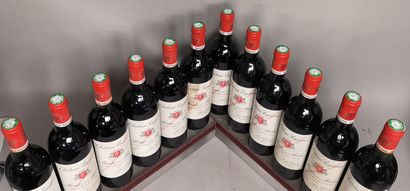  12 bouteilles Château POUJEAUX - Moulis 1989 
3 niveaux base goulot. Etiquettes...