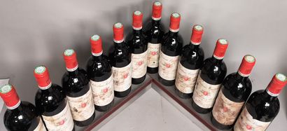 null 12 bouteilles Château POUJEAUX - Moulis 1985 

Etiquettes légèrement tachées...