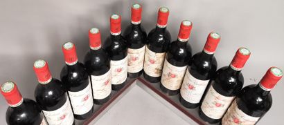  11 bouteilles Château POUJEAUX - Moulis 1985 
Etiquettes tachées. 2 niveaux base...
