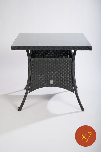 null Sept tables carrées de terrasse en PVC tressé gris

Plateau de verre

72 x 79,5...