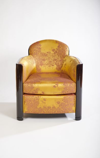 null Quatre fauteuils de style Art Déco en bois de placage laqué marron

Garniture...