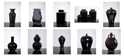 null Lot comprenant treize éléments de décoration en céramique émaillée en noir :...