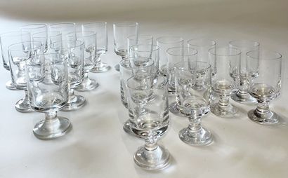 null Baccarat 

Partie de service de verres en cristal comprenant 10 verres à eau...