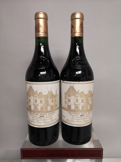 null 2 bouteilles Château HAUT BRION - 1er Gcc Graves 1987 

Etiquettes légèrement...
