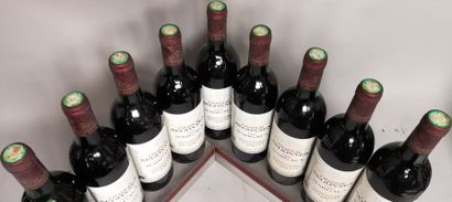null 9 bouteilles Château SEGONNES - Margaux 1992

3 légèrement basses et 1 haute...