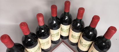 null 8 bouteilles Château CARBONNIEUX - Gc Graves 1988

1 base goulot et 4 légèrement...