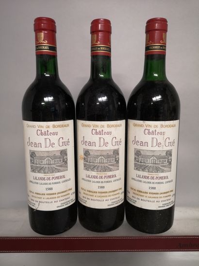 null 3 bouteilles Château JEAN de GUE -Pomerol 1988 

Etiquettes fannées et légèrement...