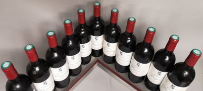 null 11 bouteilles Château POUYANE - Graves 1999 

Etiquettes tachées dont 1 manquante....