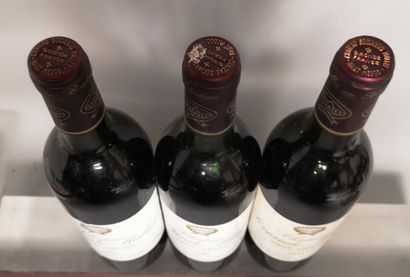 null 3 bouteilles Château SOCIANDO MALLET - Haut Médoc 1990 

Etiquettes légèrement...