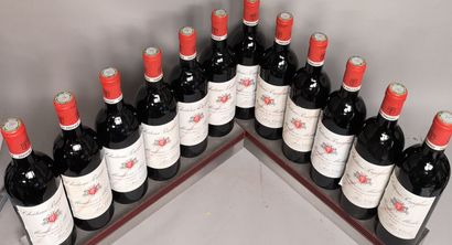 null 12 bouteilles Château POUJEAUX - Moulis 1988 

Etiquettes légèrement tachée...