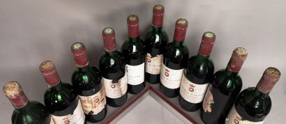null 10 bouteilles Château LALANDE - Saint-Julien 1988 

Etiquettes tachées et abîmées...