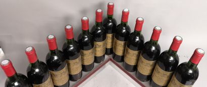 null 12 bouteilles Château DURFORT VIVENS - 2e Gcc Margaux 1979 

Etiquettes légèrement...