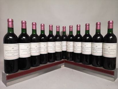 null 12 bouteilles Château LARMANDE - Saint Emilion Grand cru 1989 

2 étiquettes...