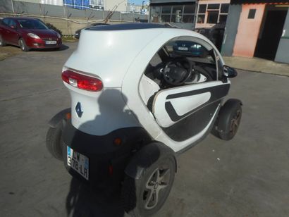 null QM RENAULT TWIZY QLOM P 

Carburant : EL 

Puissance Administrative : 2 CV 

Kilomètres...