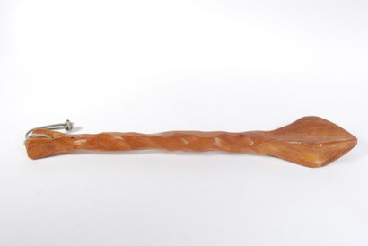 null Gourdin en bois sculpté. Long. 53 cm