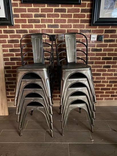 * 10 chaises style TOLIX en métal gris 
Hauteur...