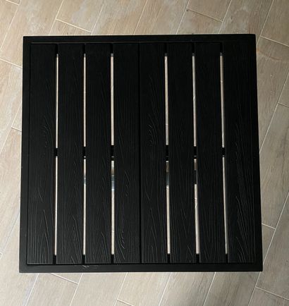 null * 5 tables de terrasse en PVC noir piétement chromé

Hauteur : 77 cm

Plateau...