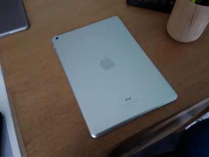 null Tablette APPLE iPad (6th generation) blanc

n° de série : F9FWGHZVJF8K