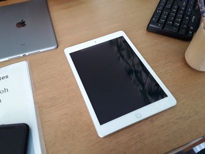null Tablette APPLE iPad (6th generation) blanc

n° de série : F9FWGHZVJF8K