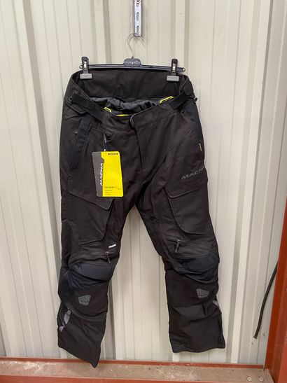 null MACNA : 4 pantalons hiver (1 M, 3 XL)