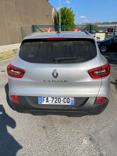 null VP RENAULT KADJAR BREAK de couleur grise 

Carburant : GO 

Puissance Administrative...