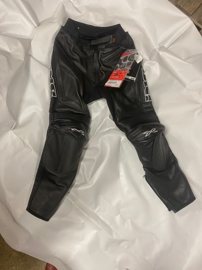 null Pantalon cuir IXS taille 52 (279€)