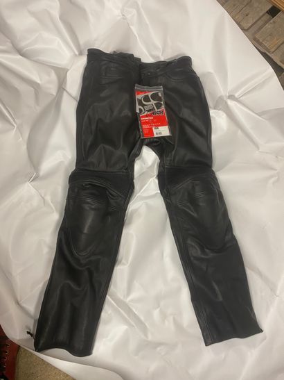 null Pantalon cuir taille 56 (379€)