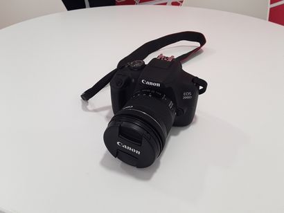  Appareil photo reflex numérique CANON EOS 2000D avec zoom grand angle 10-18 mm