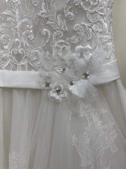 null * Robe de mariée AIRE BARCELONA modèle CALIZA

Taille : 44

Prix de vente :...