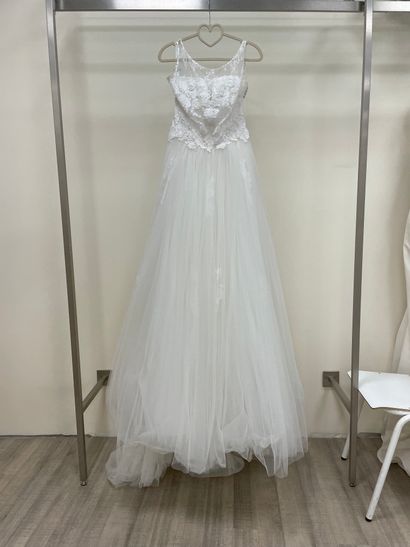 null * Robe de mariée ROSA CLARA TWO modèle EDITA

Taille : 42

Prix de vente : 2430...